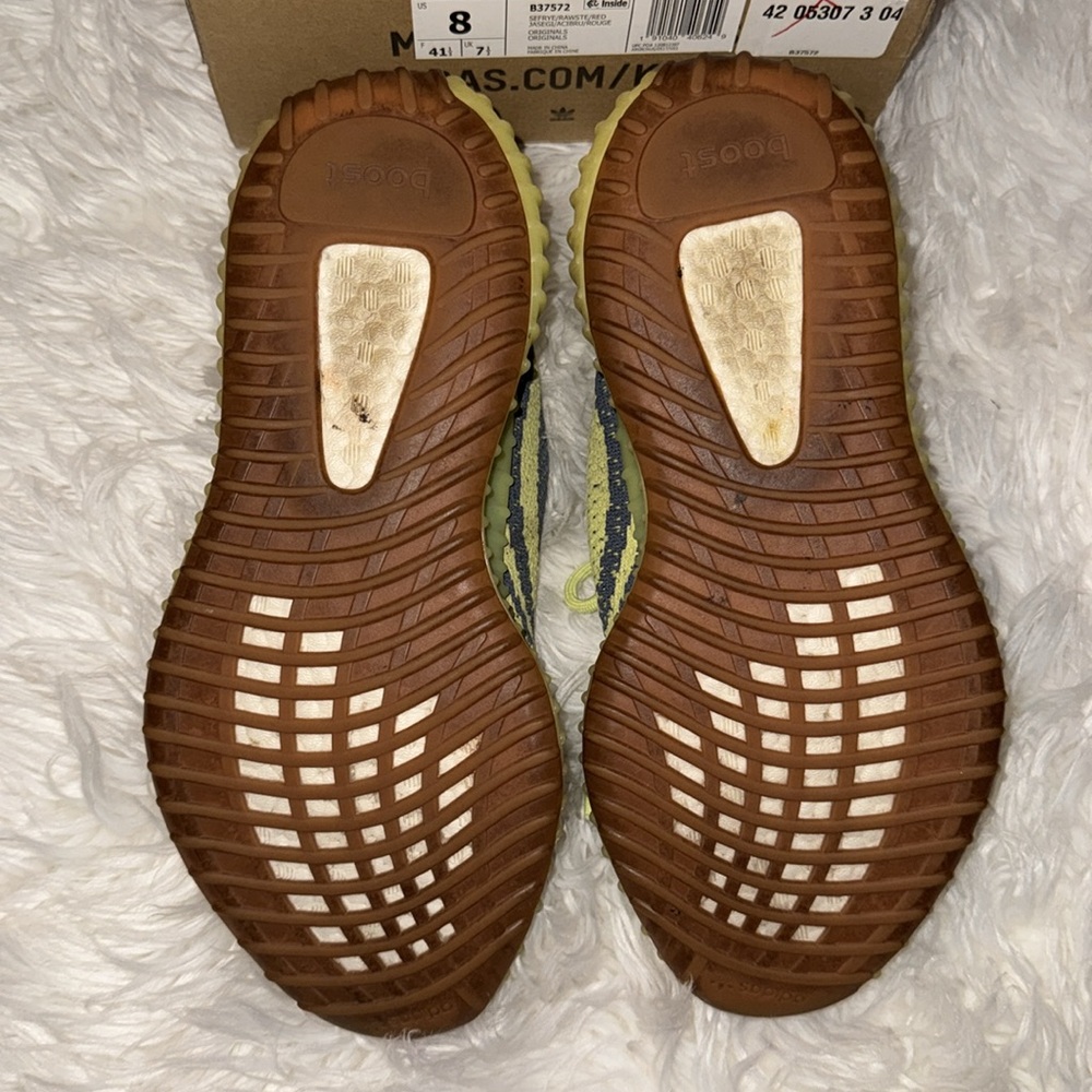 Yeezy 350 V2 - Picture 4 of 7